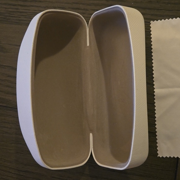 MICHAEL KORS Eyeglasses/Sunglasses CASE, White, Silvertone embossed. - Picture 6 of 8